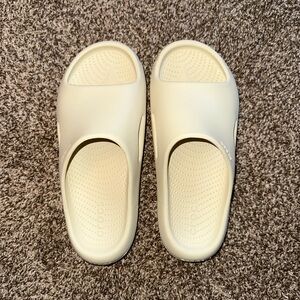 Croc’s Men’s Mellow Recovery Slides